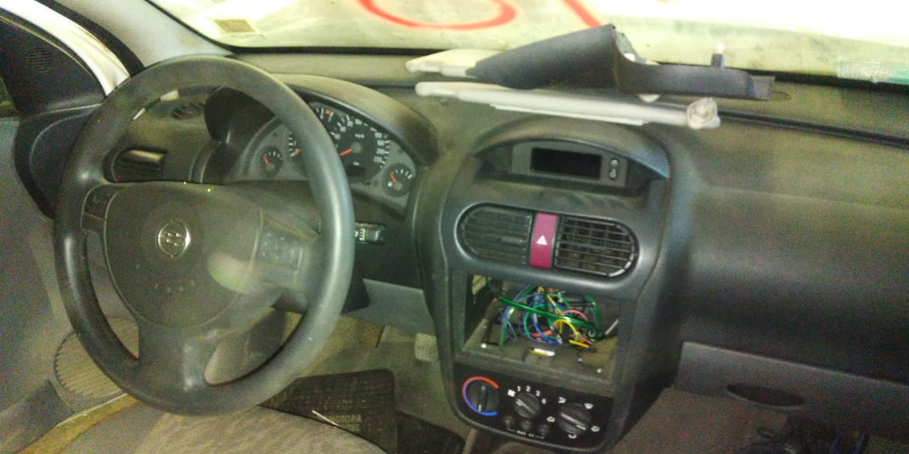  Chevrolet CORSA 2002    EN DESARME